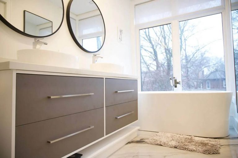 21. Free standing bathtub in a mastter bathroom