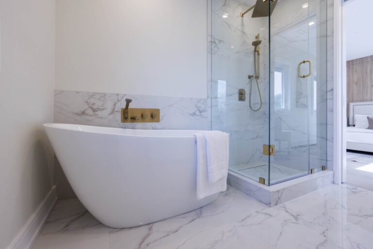 High-End-Bathroom-Design-With-White-Modern-Tub