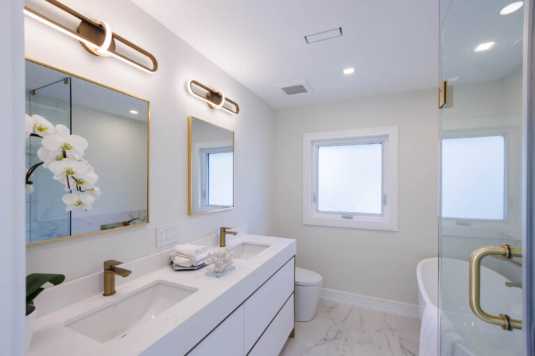 High-End-Bathroom-With-Double-Sink-Vanity