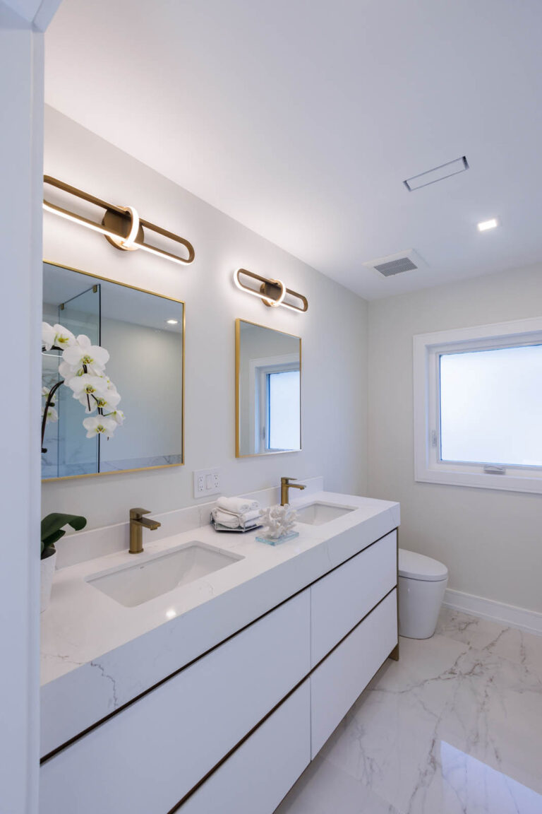 Luxury-Bathroom-With-Double-Sink-Vanity