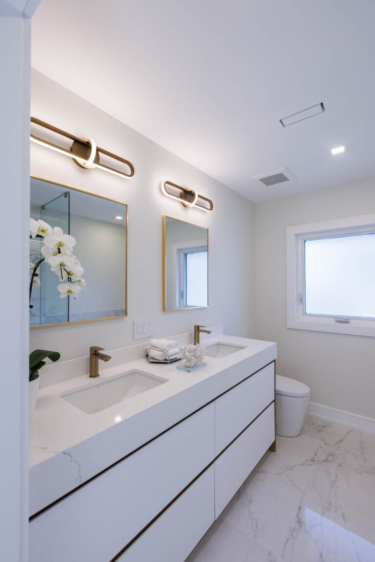 Luxury-Bathroom-With-Double-Sink-Vanity-And-Led-Lights