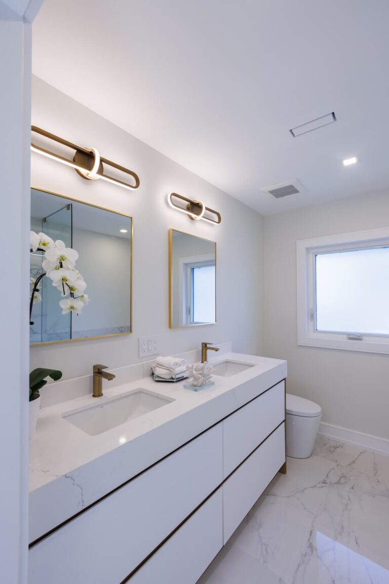 Modern-Bathroom-In-Minimalist-Design