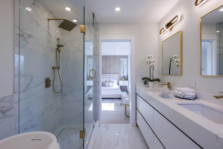 Modern-Shower-Design-With-Golden-Head-Faucet-Set
