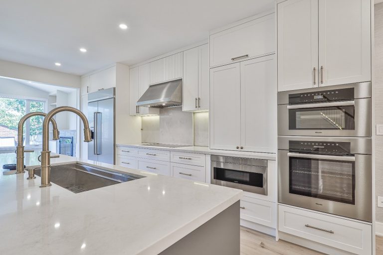 bright-open-concept-kitchen