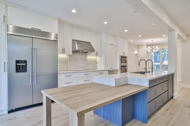 chic-open-concept-kitchen-with-large-island