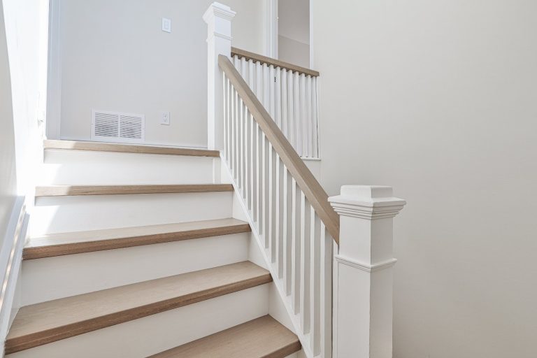 contemporary-oak-stairs-with-white-risers