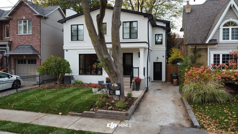 contemporary-white-house-with-black-trim-and-windows