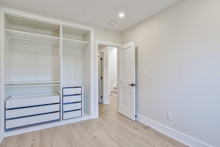 high-end-master-suite-bedroom-with-built-in-drawers
