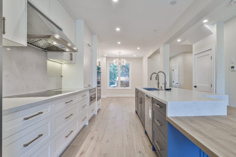 kitchen-island-with-quartz-countertop