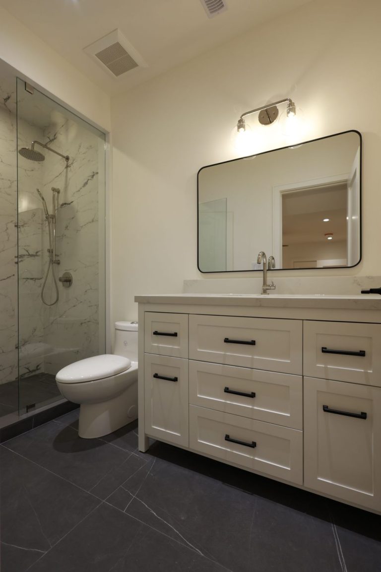 modern-bathroom-with-black-framed-rectangular-mirror