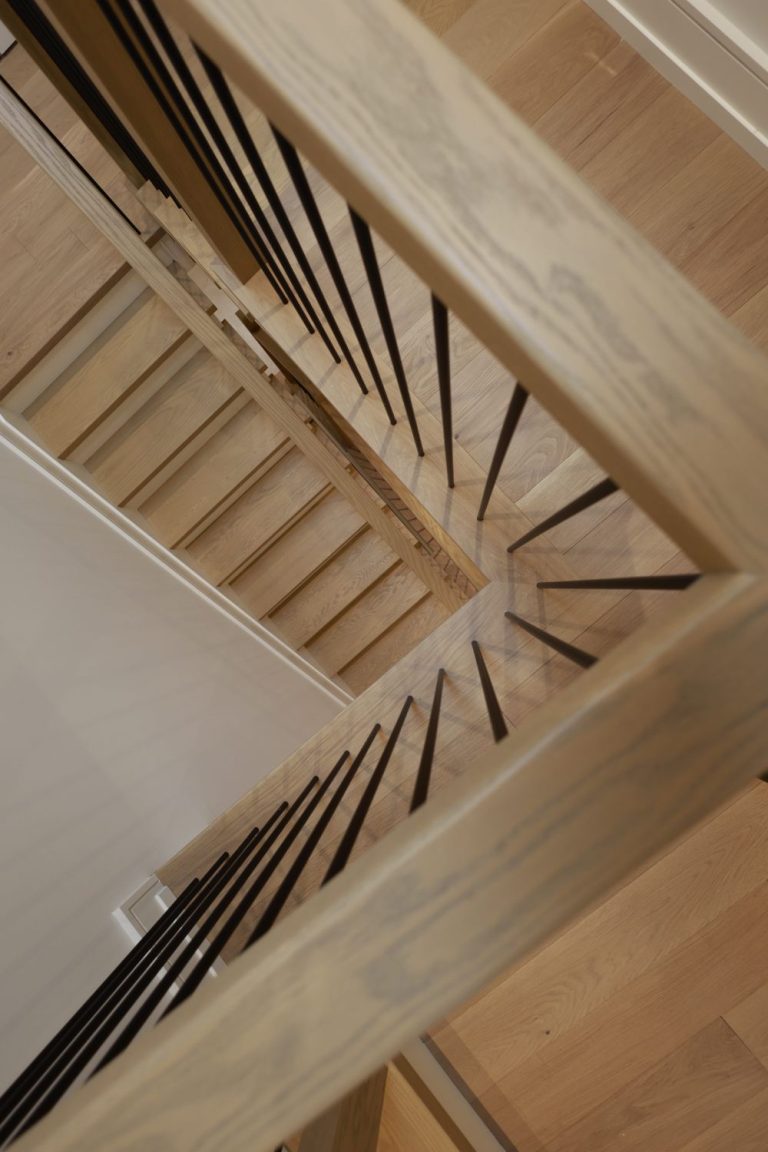 stairs-with-oak-steps-and-matte-black-railings